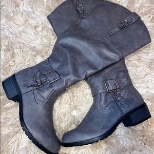Cute riding boots 5.5 wide